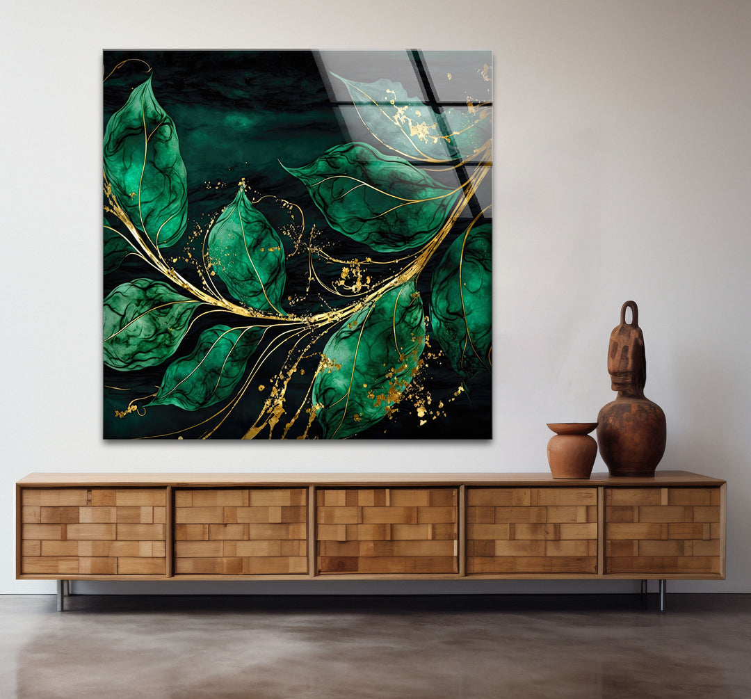 Smaragdgrüne und goldene Glaswandkunst – Elegantes botanisches Blattdesign