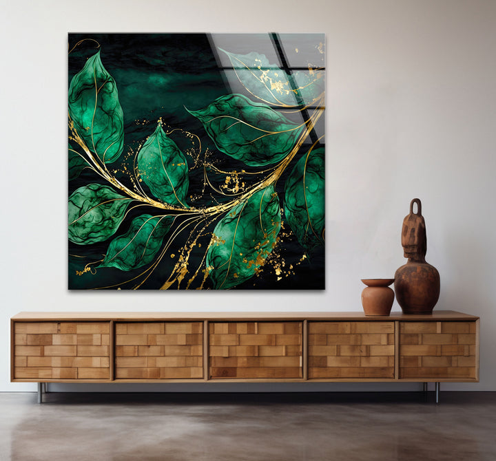Smaragdgrüne und goldene Glaswandkunst – Elegantes botanisches Blattdesign