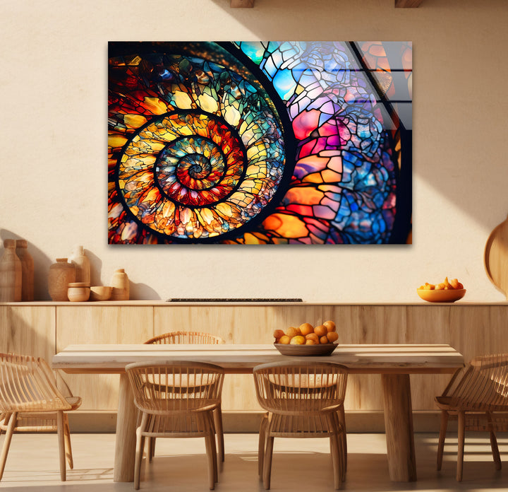 Spiralförmige Wandkunst aus Buntglas – Lebendiges Nautilusmuschel-Design 