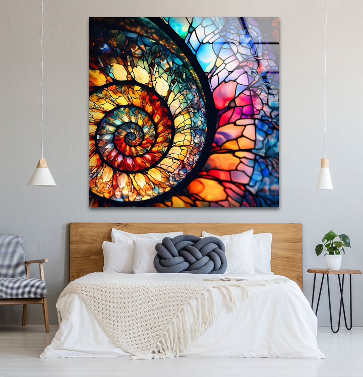 Spiralförmige Wandkunst aus Buntglas – Lebendiges Nautilusmuschel-Design 