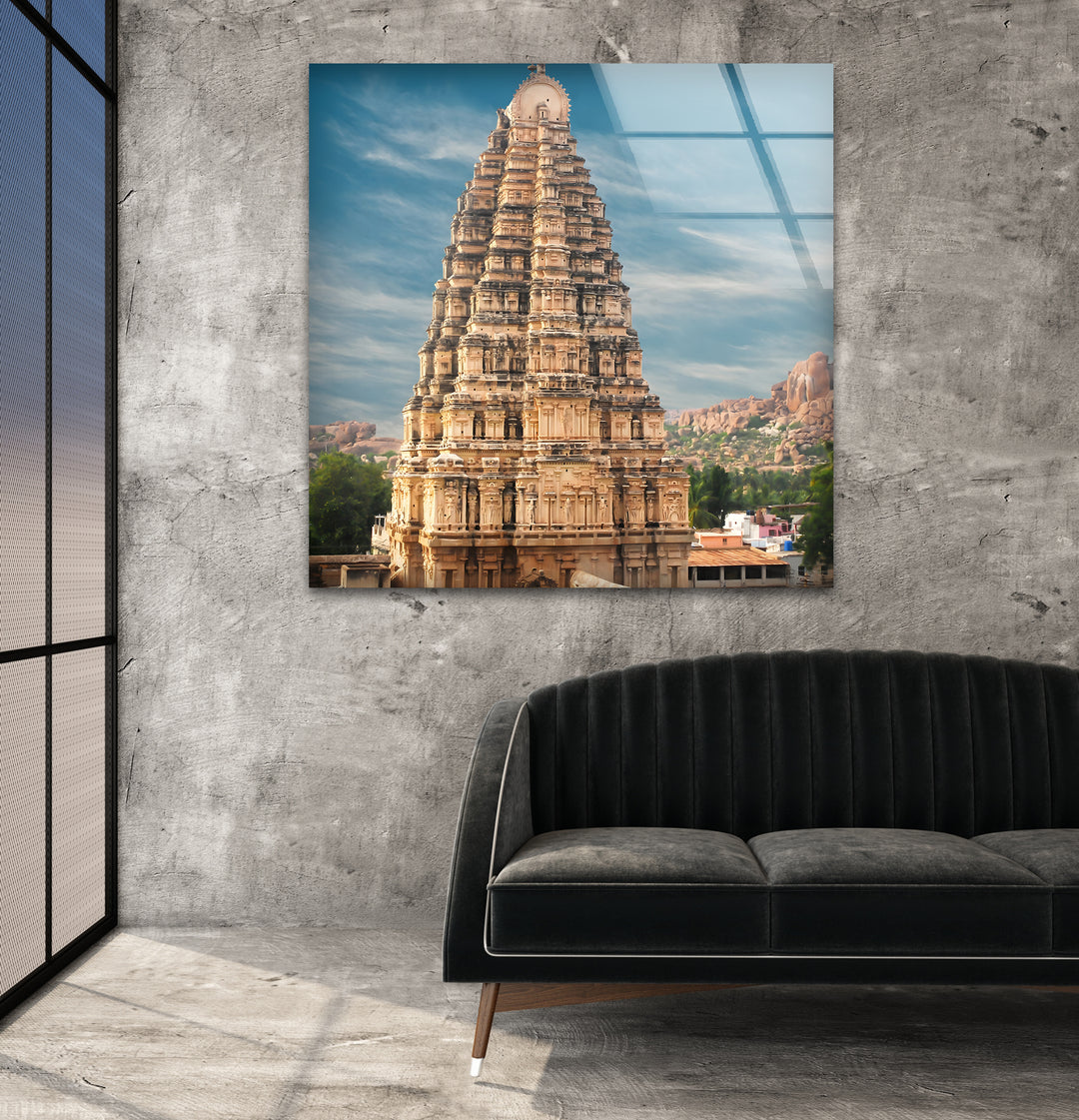 Glaswandkunst im Virupaksha-Tempel – Majestätischer Blick auf Hampis ikonischen antiken Tempel