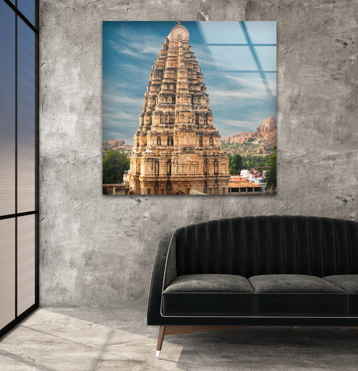 Glaswandkunst im Virupaksha-Tempel – Majestätischer Blick auf Hampis ikonischen antiken Tempel