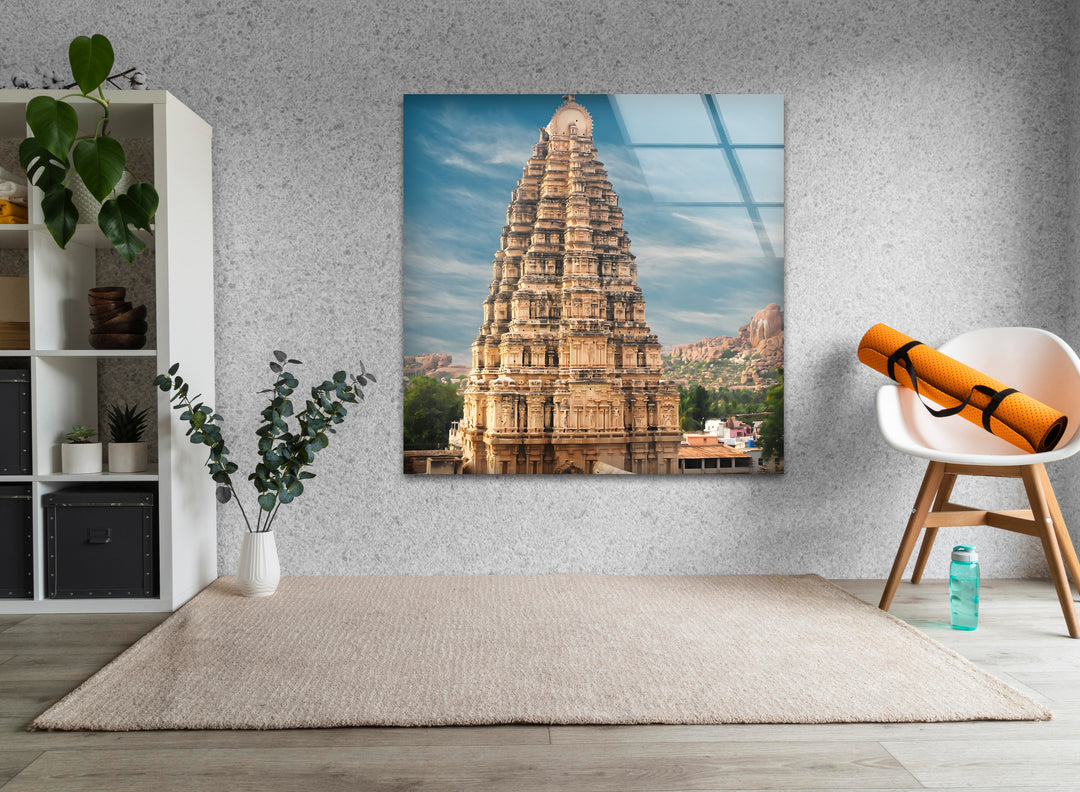 Glaswandkunst im Virupaksha-Tempel – Majestätischer Blick auf Hampis ikonischen antiken Tempel