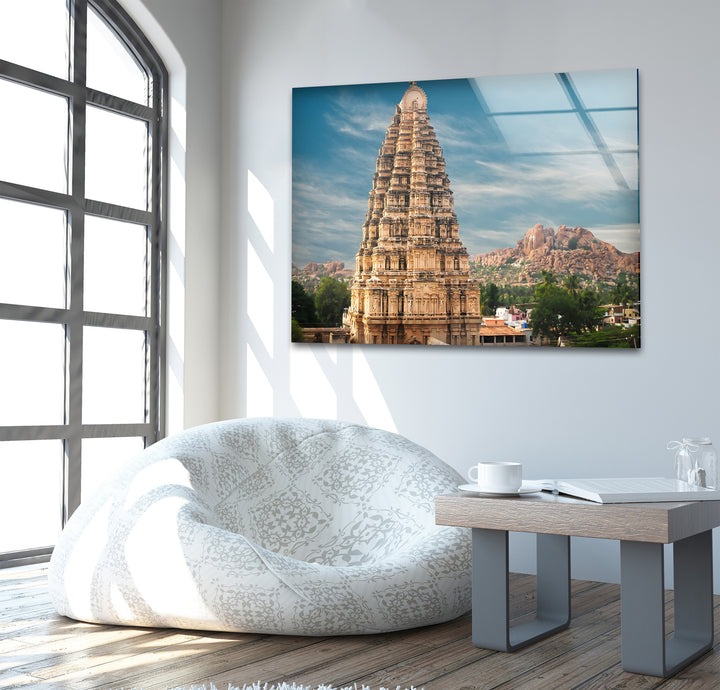 Glaswandkunst im Virupaksha-Tempel – Majestätischer Blick auf Hampis ikonischen antiken Tempel