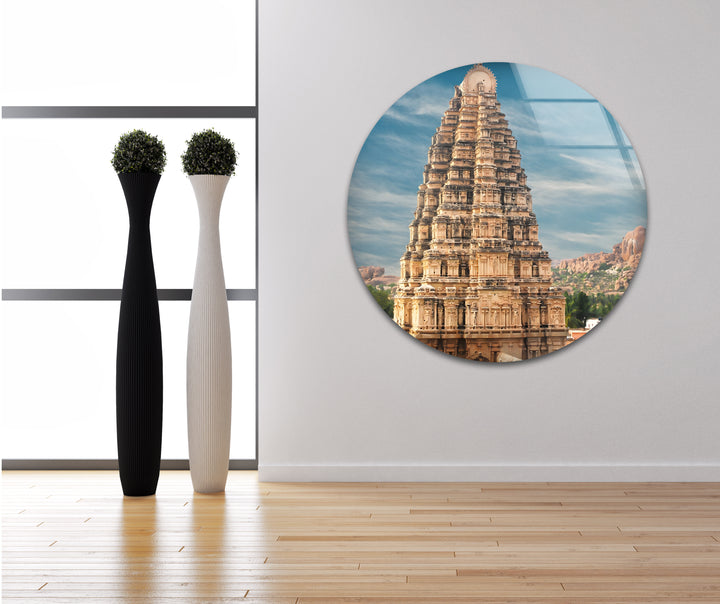 Glaswandkunst im Virupaksha-Tempel – Majestätischer Blick auf Hampis ikonischen antiken Tempel