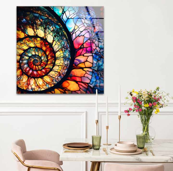 Spiralförmige Wandkunst aus Buntglas – Lebendiges Nautilusmuschel-Design 