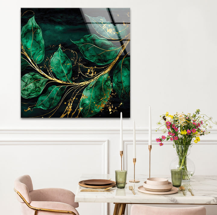 Smaragdgrüne und goldene Glaswandkunst – Elegantes botanisches Blattdesign