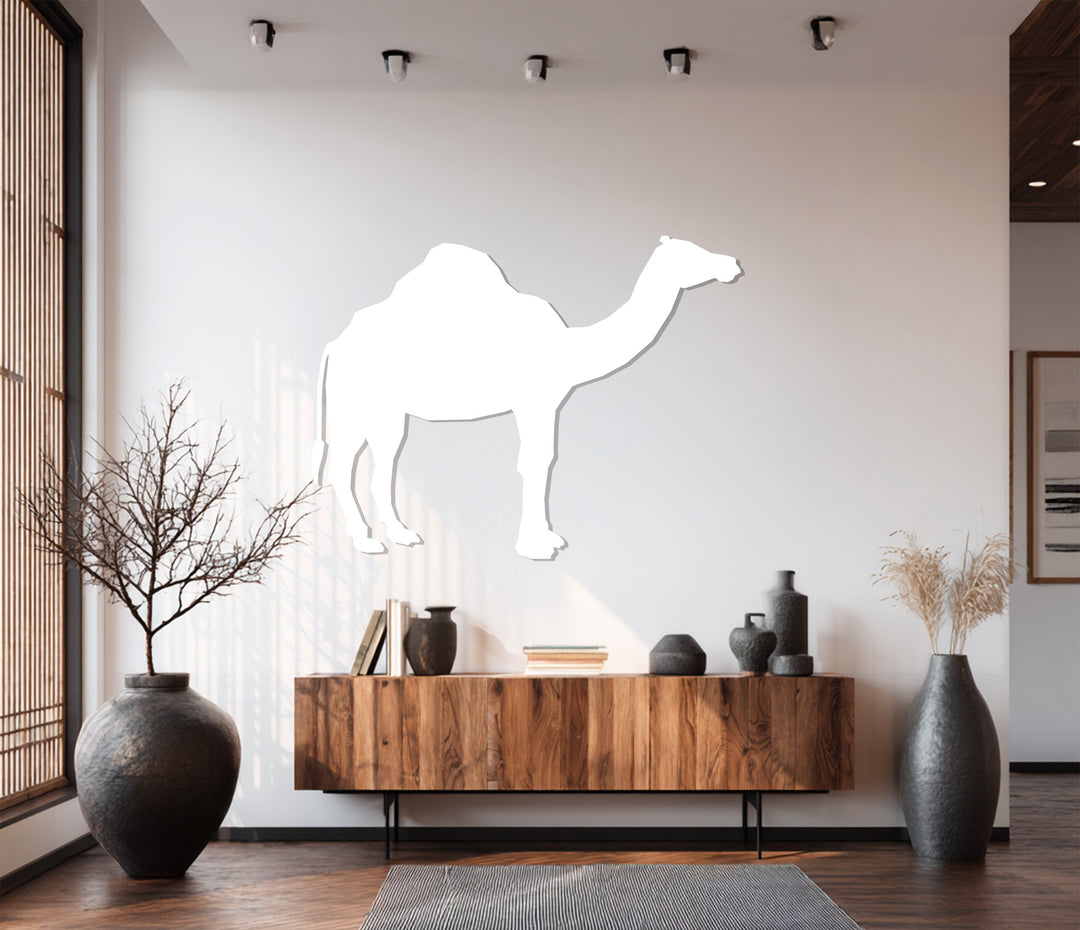 Camel-shaped wall décor in durable black metal