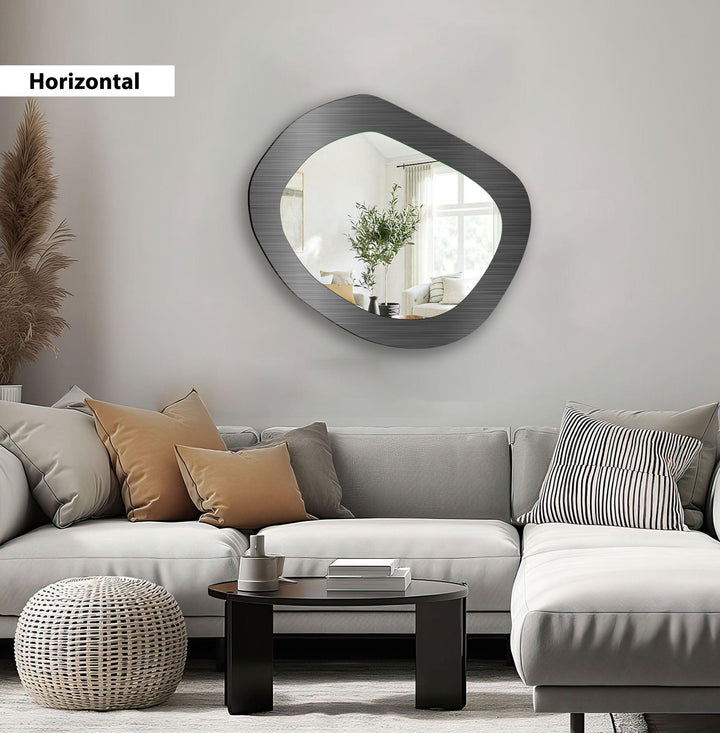 Asymmetrischer Wandspiegel aus Metall