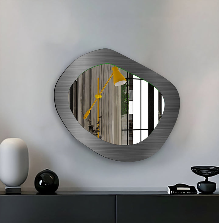 Asymmetrischer Wandspiegel aus Metall