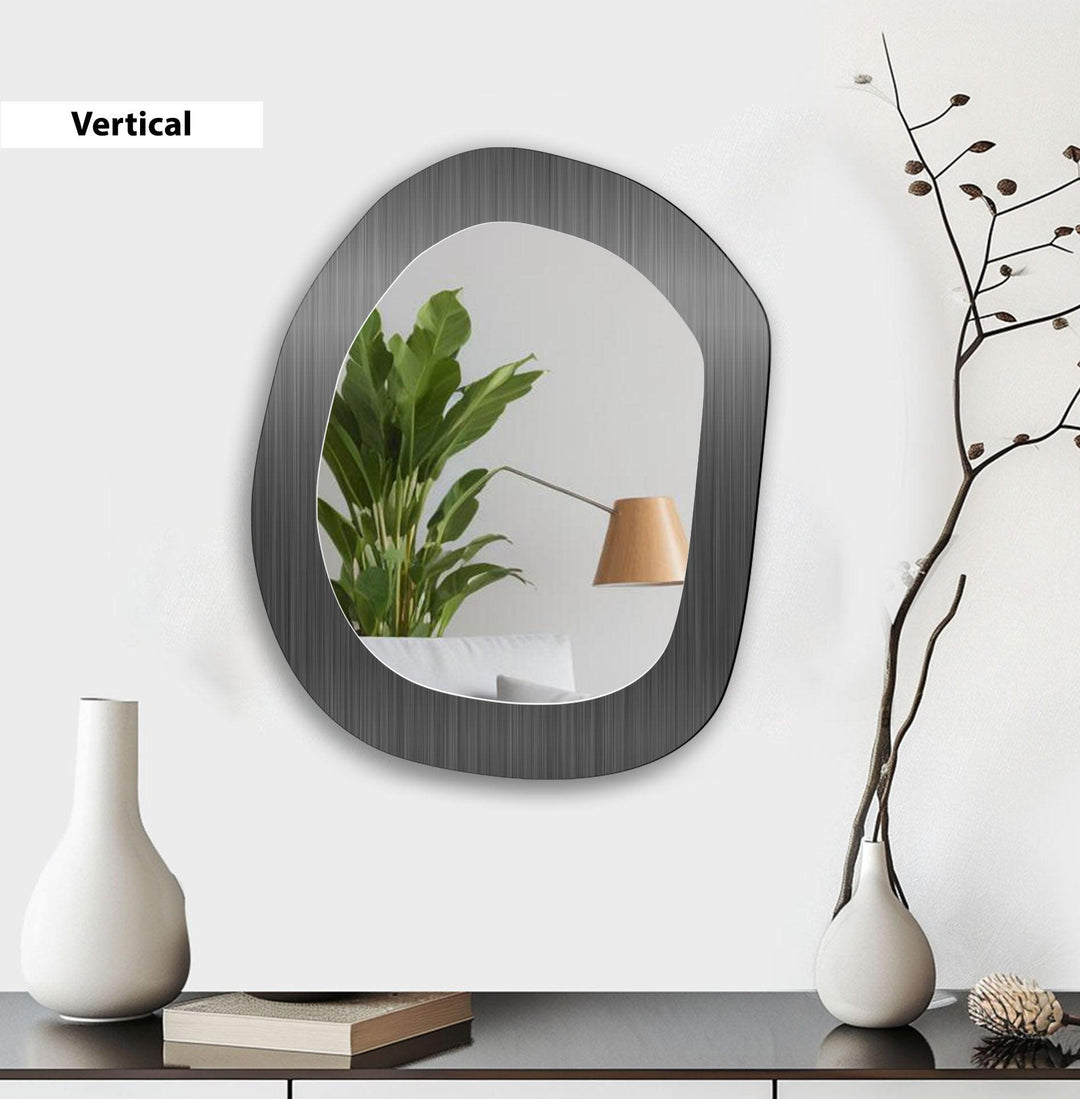 Asymmetrischer Wandspiegel aus Metall