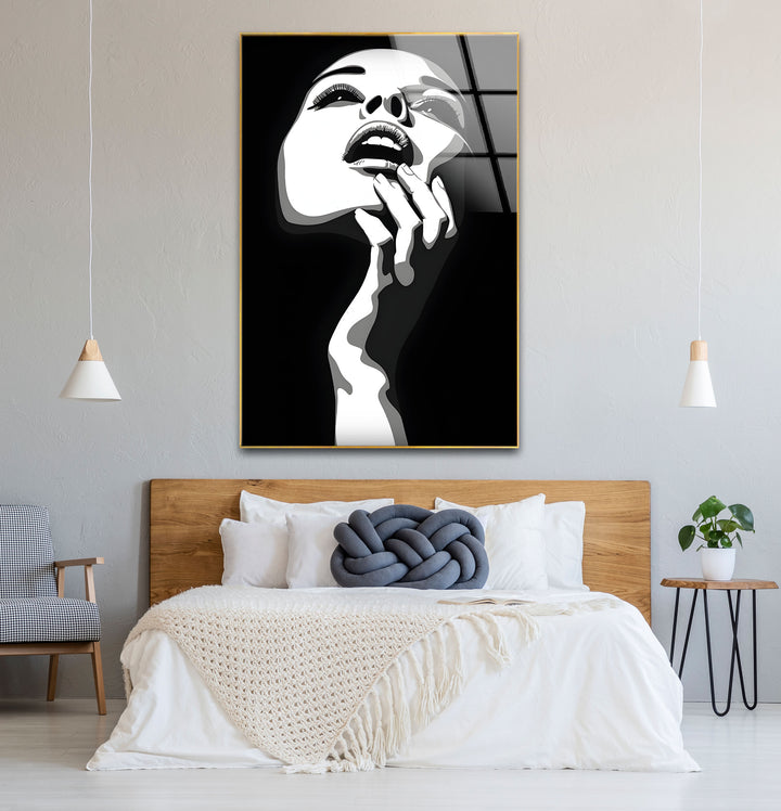 Chic black and white wall decor illustrating a woman’s beauty in a modern and minimalist design.