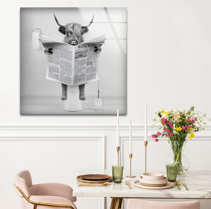 Funny Highland Cow Reading Newspaper Wall Art – Black and White Glass Print for Bathroom Humor Decor