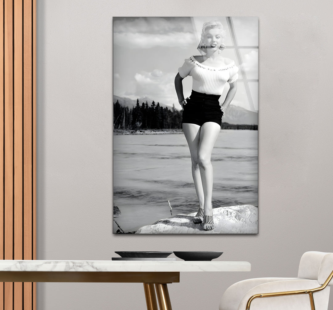 Marilyn Monroe in Alberta black and white framed art, ideal for adding a touch of vintage style to your black and white wall decor.