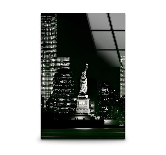 Cool color temperature highlights the monochromatic black and white tones of this Statue of Liberty glass wall art, perfect for adding modern home decor to your space.