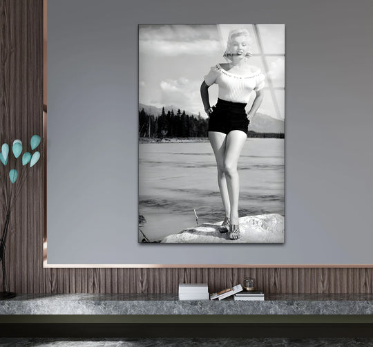 Black and white wall art featuring Marilyn Monroe in a classic Alberta setting, blending elegance and timeless design.