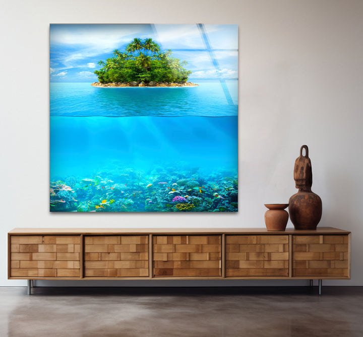 Tropisches Inselriff-Wandbild – Vertikaler Glasdruck über und unter Wasser