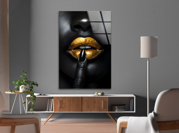 Dramatic black-and-gold lips artwork on glass, perfect for adding sophistication to any room.

