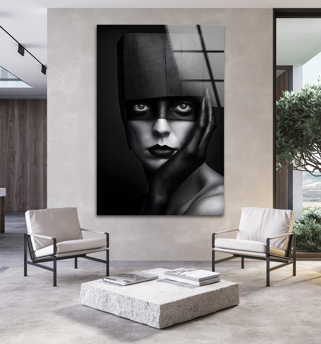 Black-and-white abstract portrait design with a bold artistic expression on glass.
