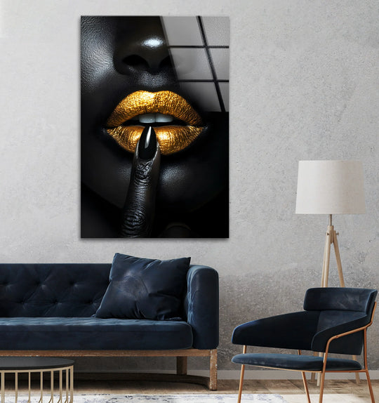 Striking black lips with gold accents, printed on glass for a modern, bold look.
