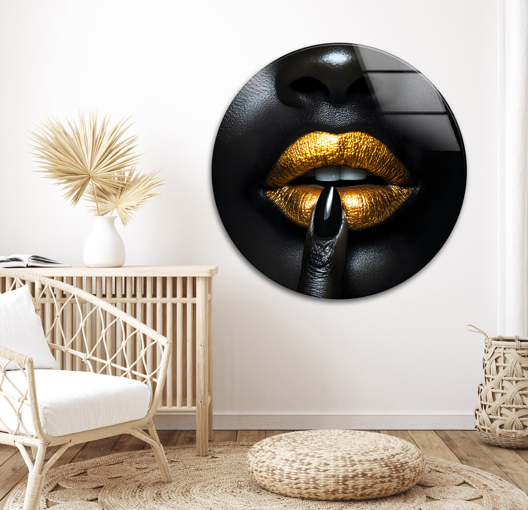 Contemporary black-and-gold lips design, beautifully printed on glass to enhance your décor.
