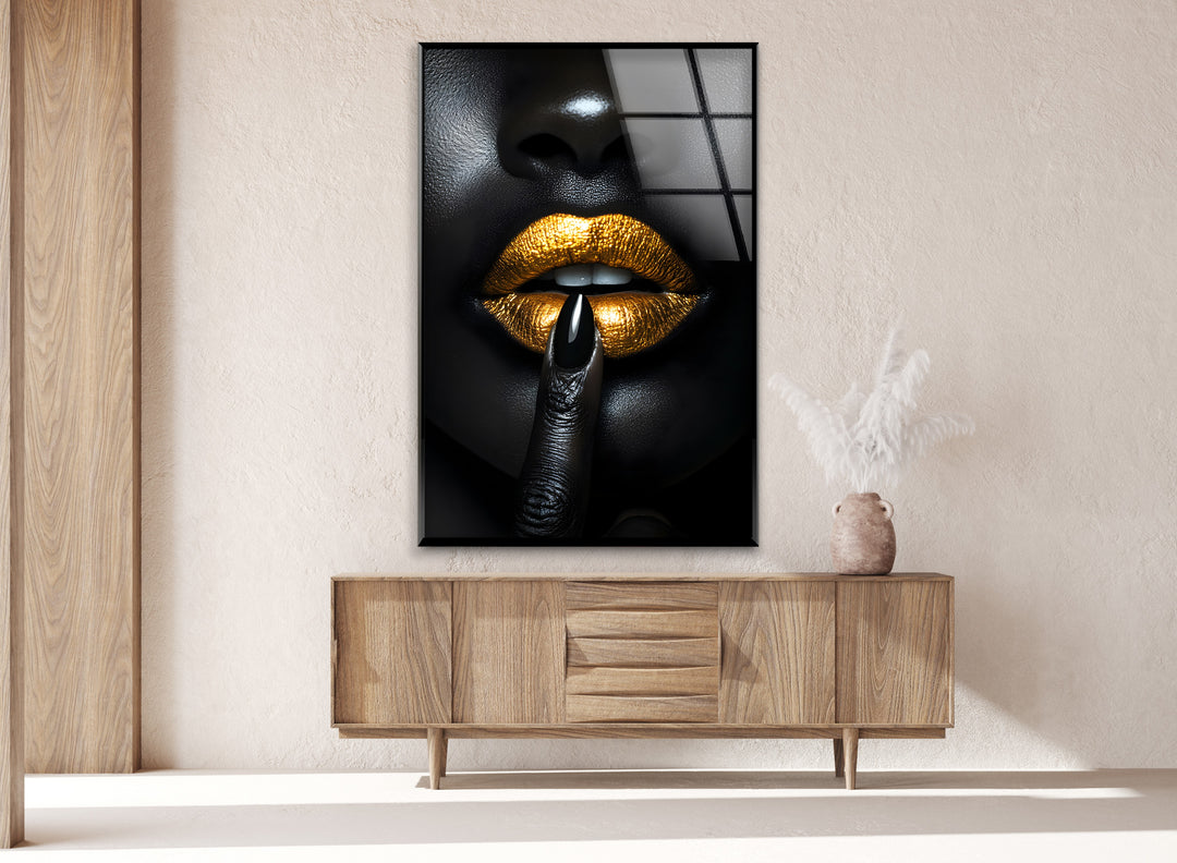 Luxurious black lips with gold highlights, creating a powerful visual impact on glass.

