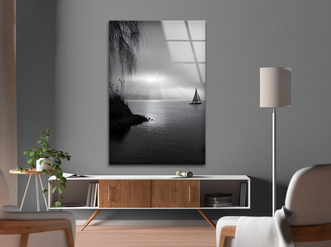 Ruhige Meereslandschaft – Schwarz-Weiß-Wandkunst mit Segelboot-Sonnenuntergang