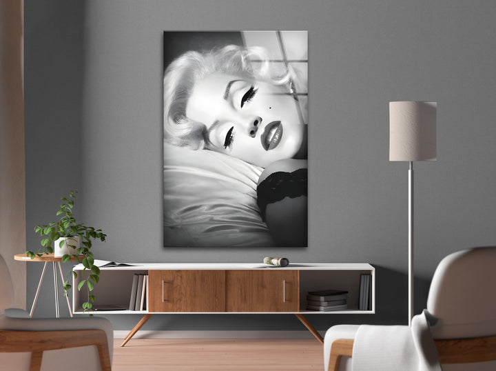 Marilyn Monroe Close-Up - Stylish Black & White Glass Wall Art for Home
