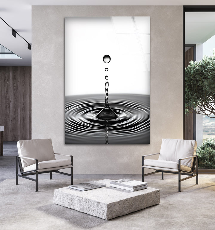 Black-and-white water drop design on glass, bringing a touch of sophistication to your room.
