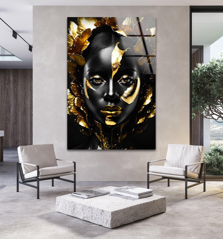Schwarze Frau mit goldenem Gesicht, Glaswandkunst
