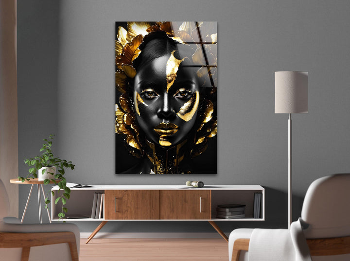 Schwarze Frau mit goldenem Gesicht, Glaswandkunst