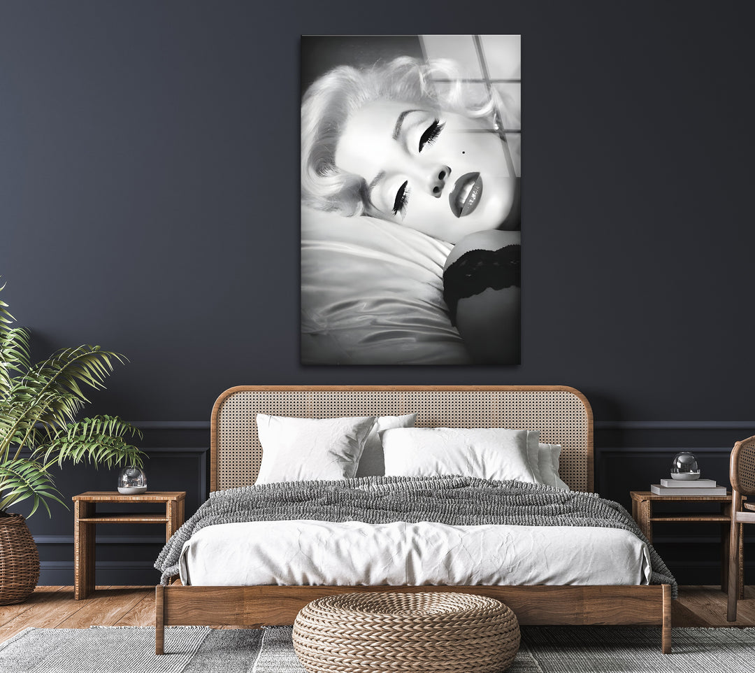 Vintage Marilyn Monroe Portrait - Classic Black & White Glass Wall Art
