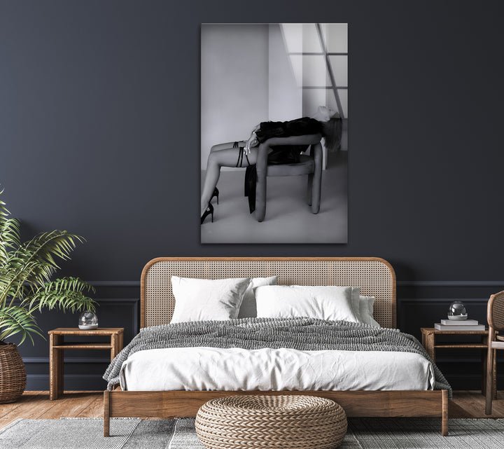 A striking black and white glass wall art piece embodying the sophistication of contemporary fashion.

