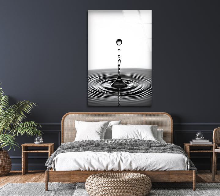 Minimalist water drop in motion captured on durable glass, offering serene beauty.
