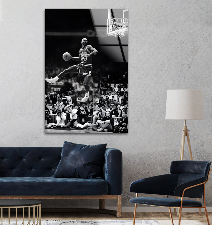 A must-have black and white wall decor piece showcasing one of Michael Jordan’s most famous dunks.

