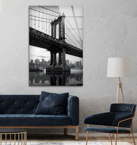 Highlighted as the focal point, the Manhattan Bridge skyline wall art prints captures a captivating black and white cityscape, perfect for modern interiors.