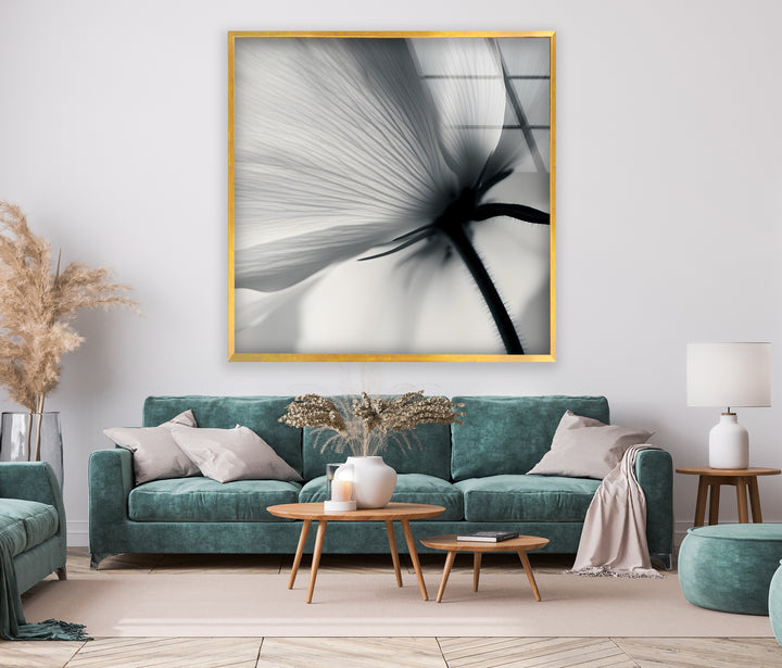 Black and White Floral Art: Subtle elegance of a flower in bloom, printed on glass to add a refined touch to your space.
