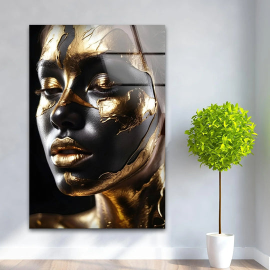 This striking gold african face glass wall art features a clean, minimalist background, perfect for contemporary home decoration.