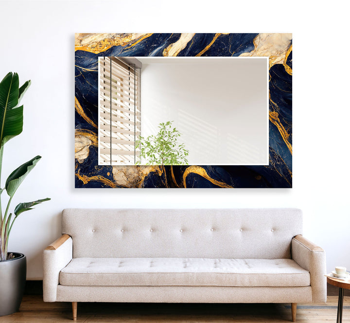 Marineblaue Wandspiegel im goldenen Design