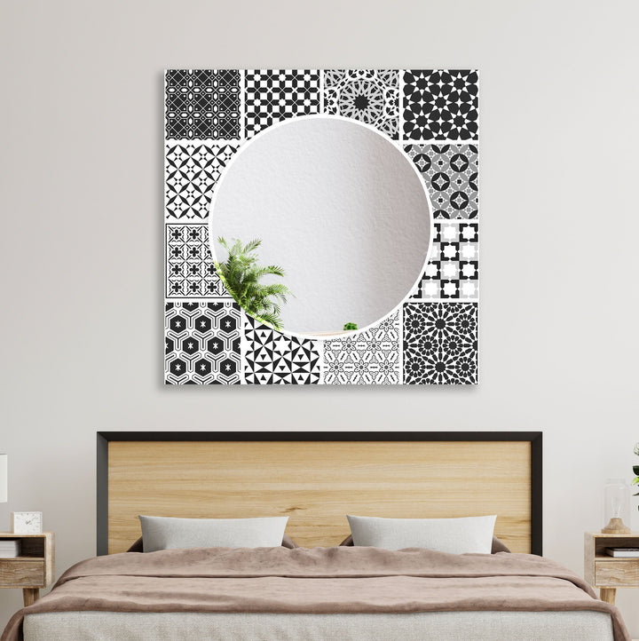 Schwarz-weißer Mosaik-Wandspiegel