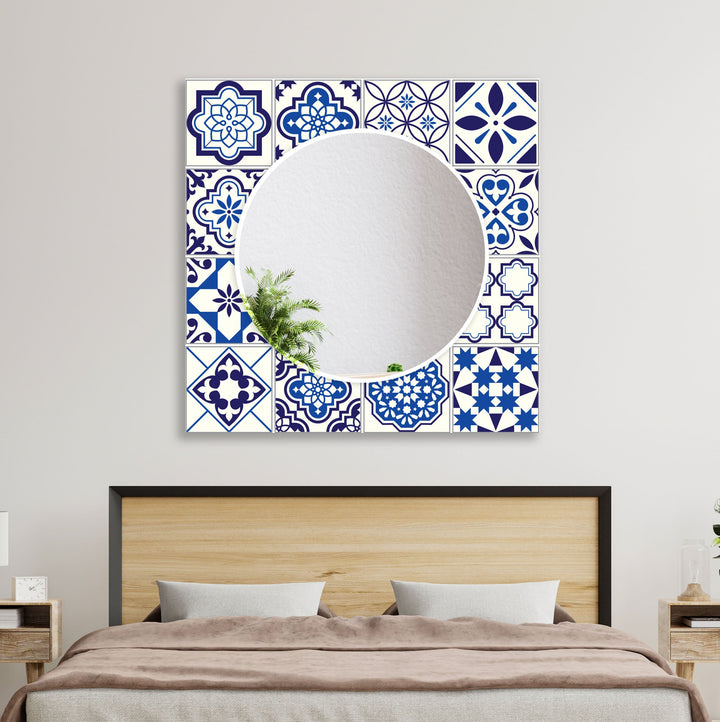 Weiße Wandspiegel im Mosaikdesign