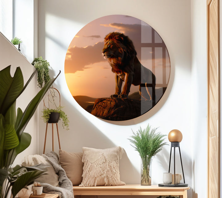 Wandkunst mit Löwe bei Sonnenuntergang – Majestätischer Glasdruck mit Safari-Szene für mutige Innenräume