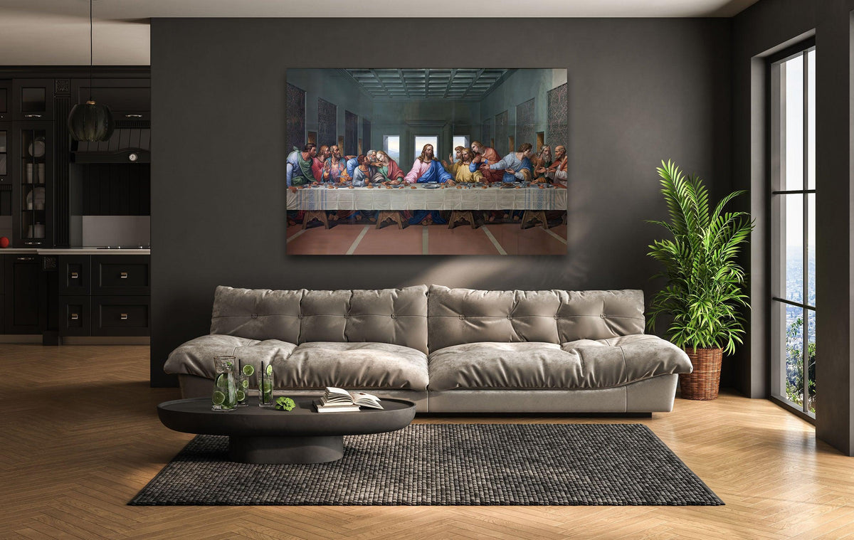 A detailed depiction of 'The Last Supper' on smooth glass art highlights the textured robes and subtle sheen of the painted scene.