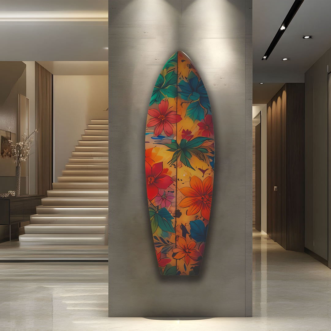 Wandkunst mit Surfbrett und blauen und roten Blumen