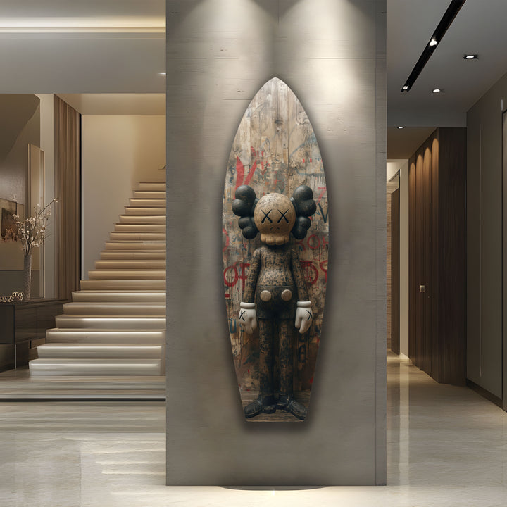 Von Kaws inspirierte Surfbrett-Wandkunst – Urban Graffiti &amp; Figurendesign