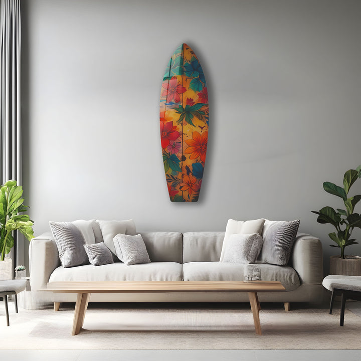 Wandkunst mit Surfbrett und blauen und roten Blumen