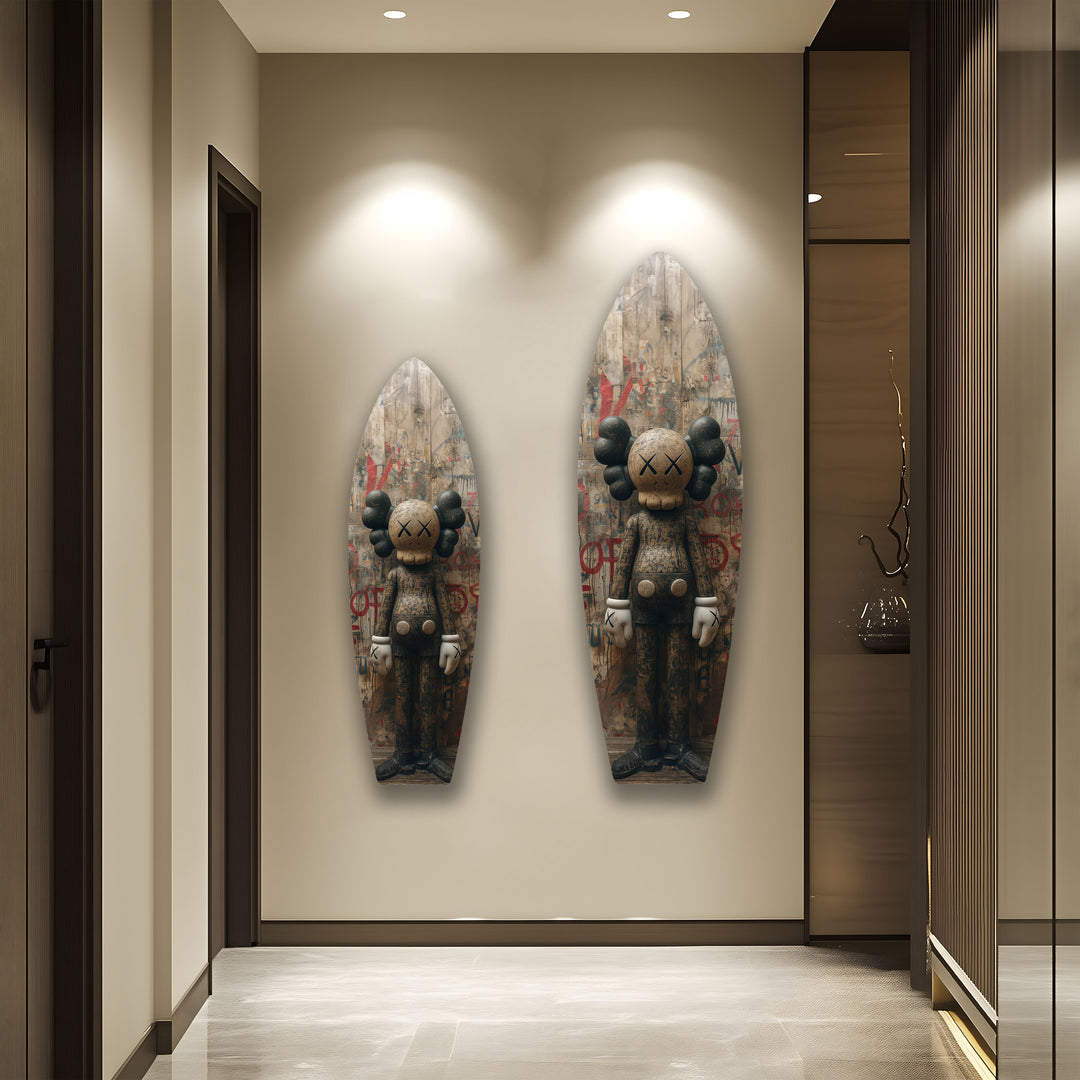 Von Kaws inspirierte Surfbrett-Wandkunst – Urban Graffiti &amp; Figurendesign