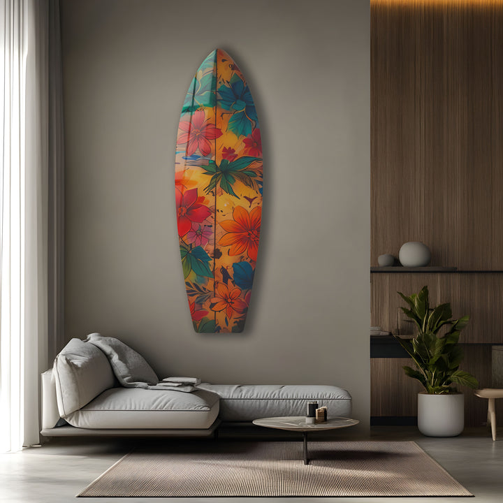 Wandkunst mit Surfbrett und blauen und roten Blumen