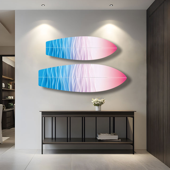 Surfbrett-Wandkunst in sanften Rosatönen