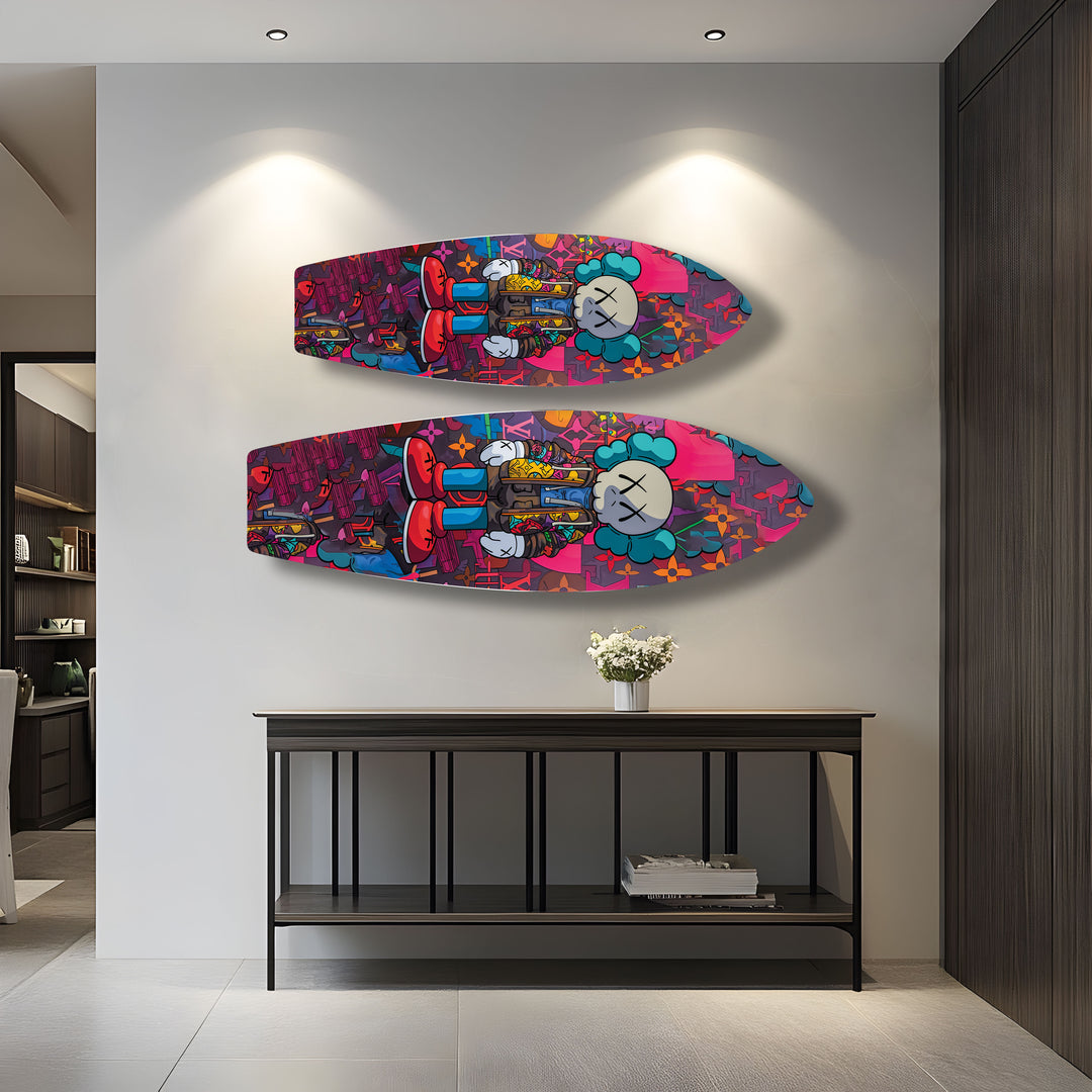 Von Kaws inspirierte Surfbrett-Wandkunst – Farbenfrohes Graffiti- und Figurendesign